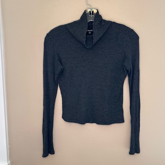 Lulu's Charcoal Knit Lightweight Slight Crop Mock Turtleneck Size Small - Picture 1 of 6